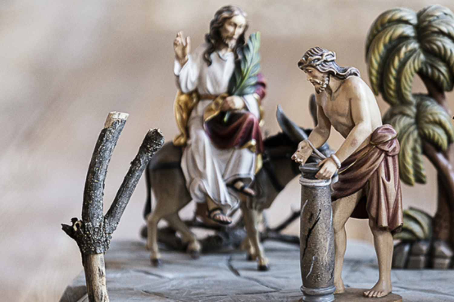 christus holzgeschnitzt titelbild